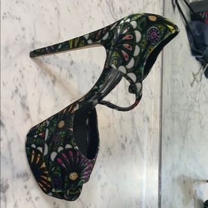 Brian Atwood never worn platform heel 40